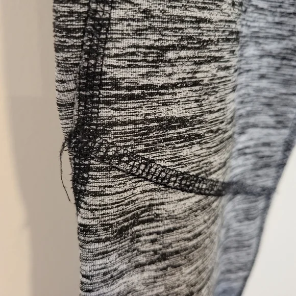 Hollister Black Gray Heather Patterned Tight Leggings Extra Small High Waist EUC - Picture 8 of 8